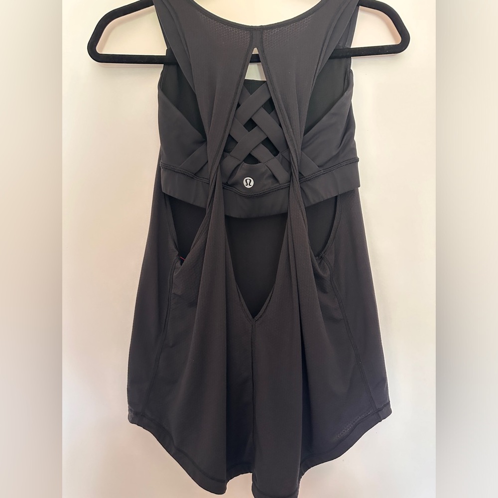 Lululemon twist tank size 6
